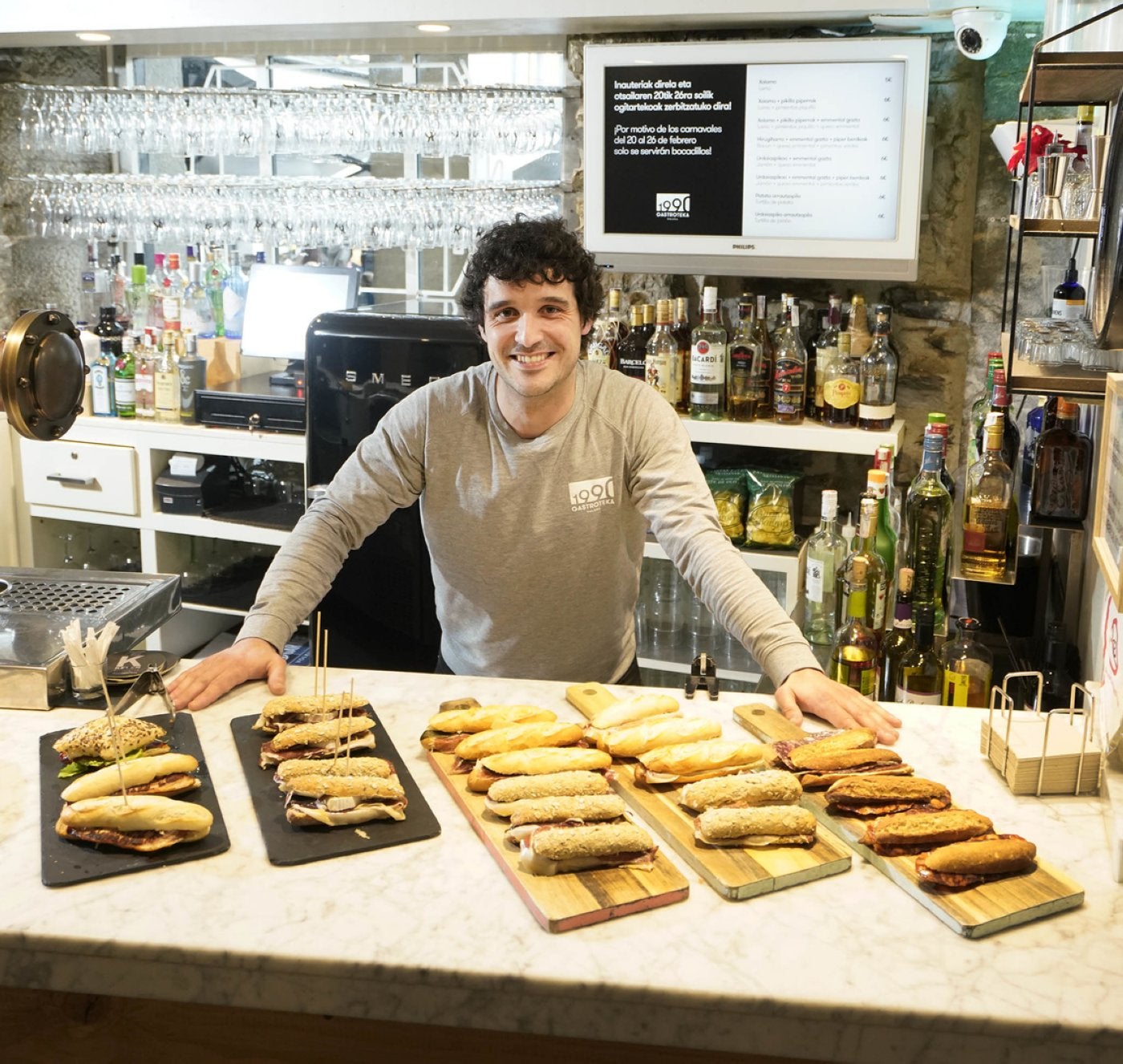 La barra del 1990 Gastroteka de Tolosa es un primor.