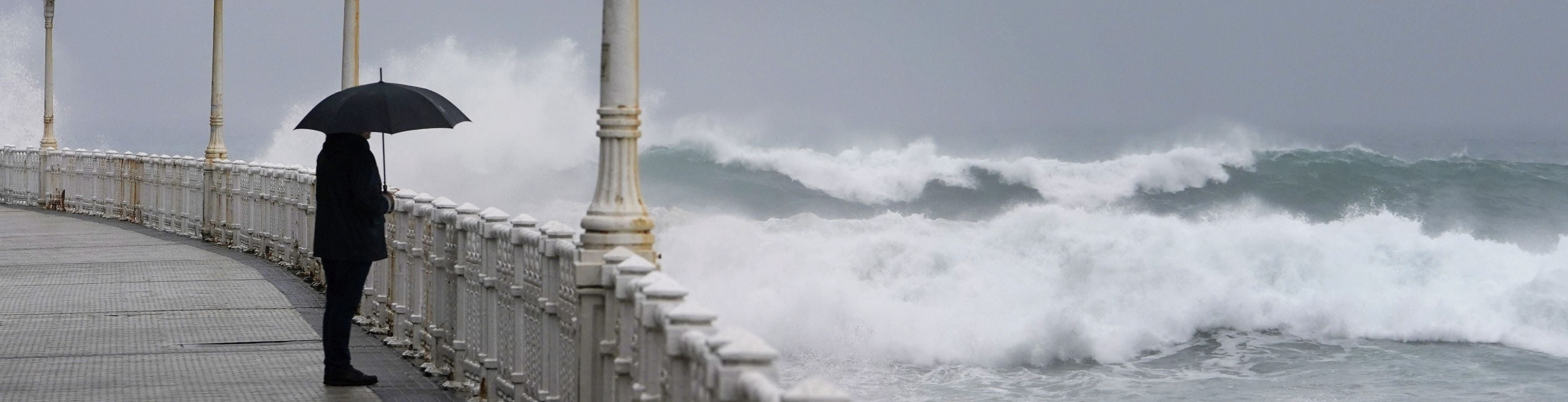 El Departamento vasco de Seguridad ha activado un aviso amarillo este lunes y el martes por riesgo para la navegación ya que se esperan olas de entre 4 y 5 metros de altura.