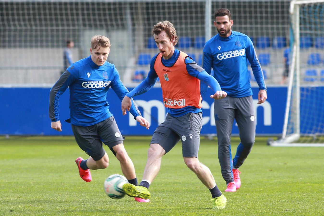 Las mejores imágens del entremiento del conjunto txuri urdin.