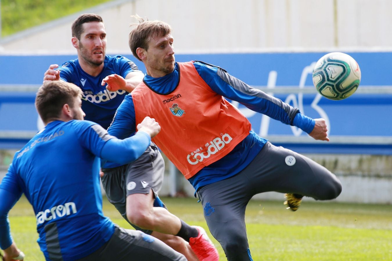 Las mejores imágens del entremiento del conjunto txuri urdin.