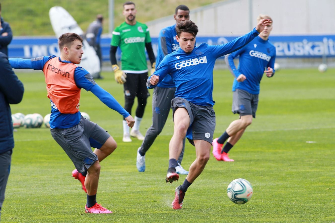 Las mejores imágens del entremiento del conjunto txuri urdin.