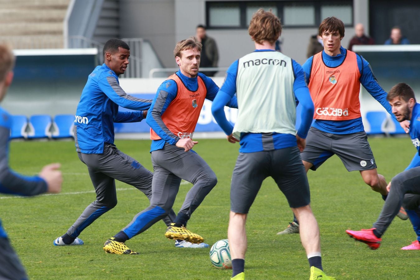 Las mejores imágens del entremiento del conjunto txuri urdin.