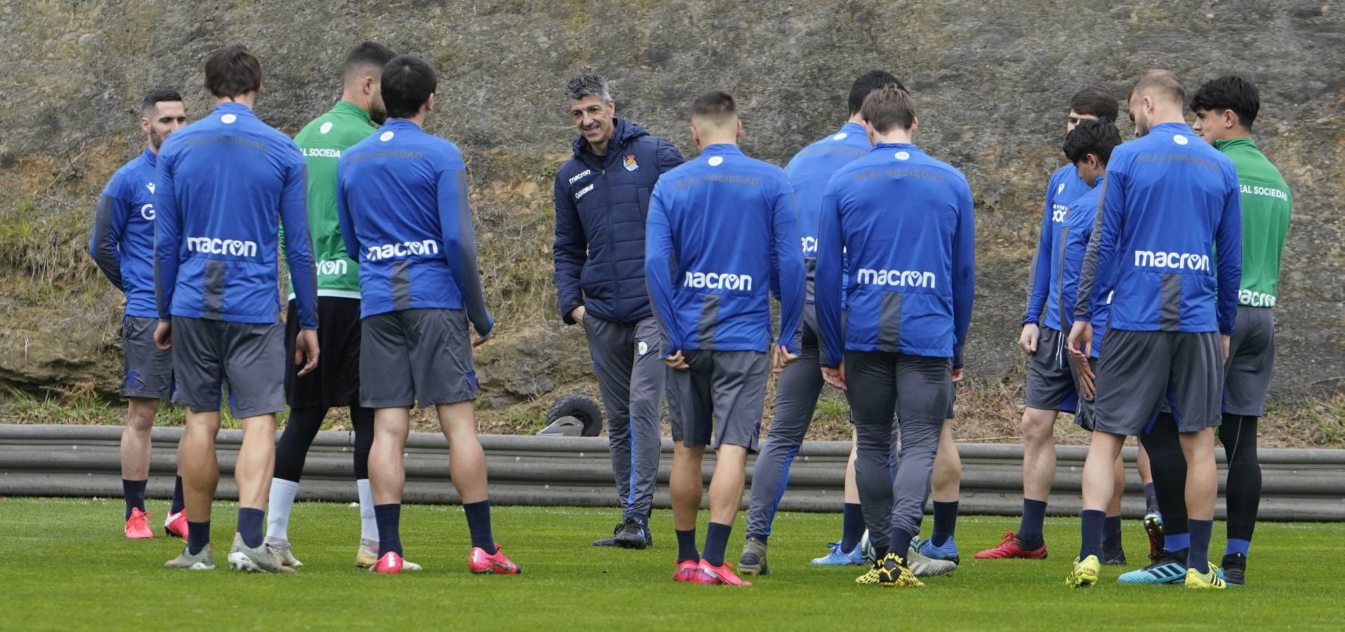 Los cinco canteranos del Sanse han saltado al césped junto con los intengrantes de la primera plantilla, en la que se ha visto corretear a Illarramendi