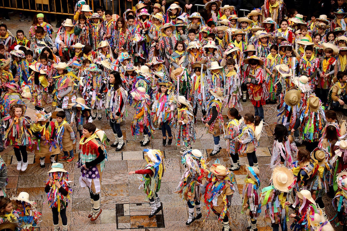 Los niños de Lezo ha vivido un viernes especial con motivo del carnaval.