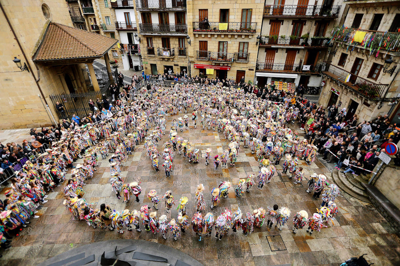 Los niños de Lezo ha vivido un viernes especial con motivo del carnaval.