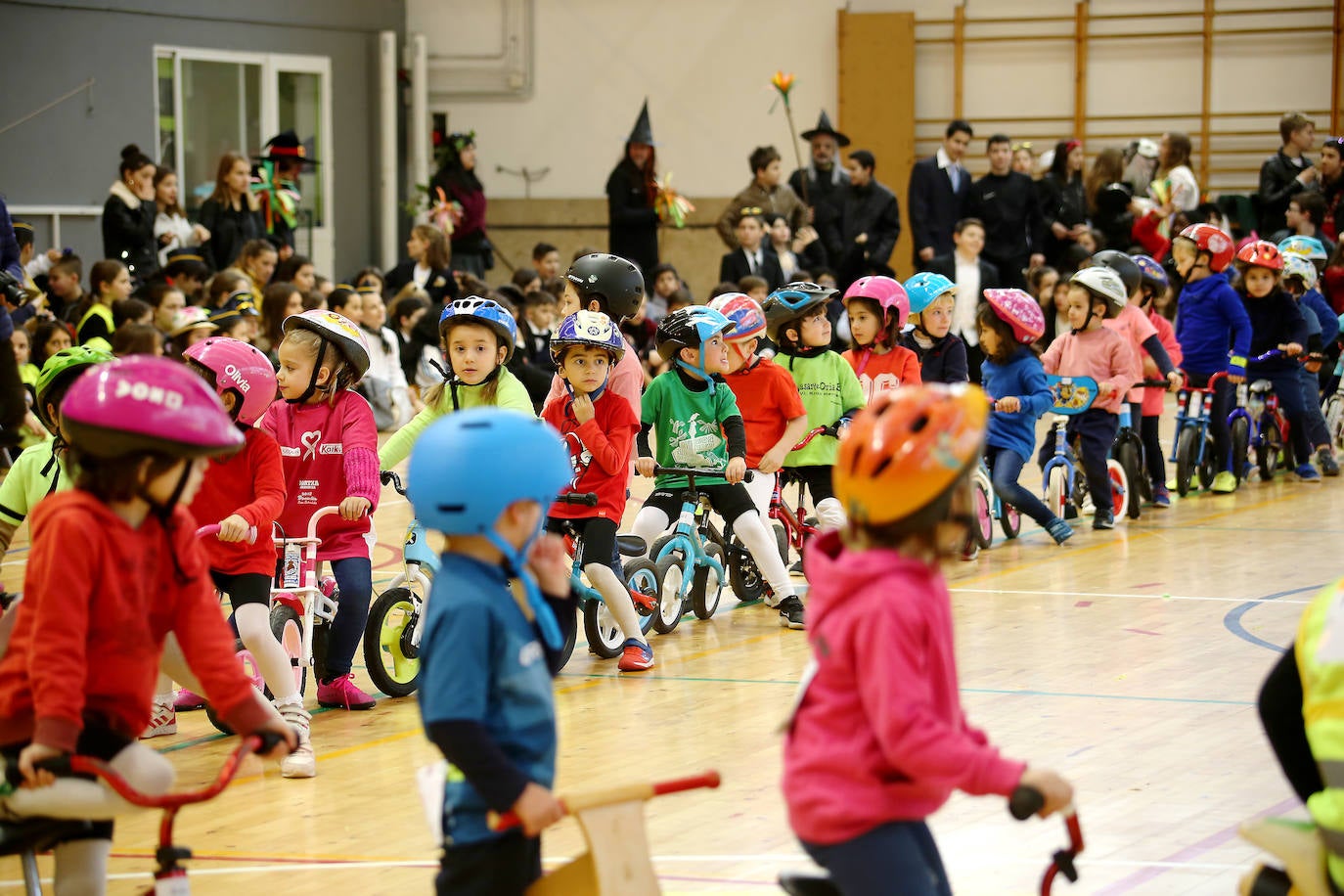 La Herri Eskola de Lezo ha vivido un viernes especial con motivo del carnaval.