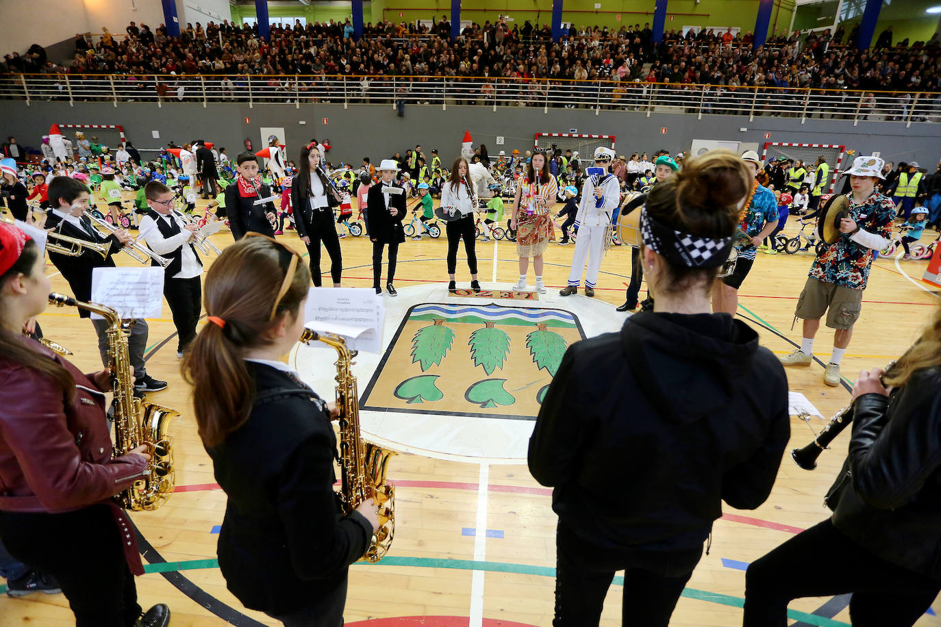 La Herri Eskola de Lezo ha vivido un viernes especial con motivo del carnaval.