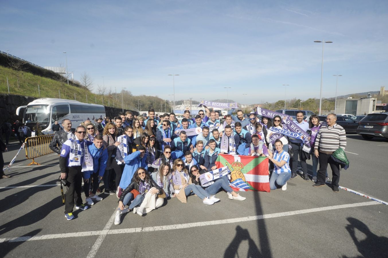 Los habitantes de Becerril de Campos se encuentran en San Sebastián donde disfrutarán de una comida en la Sidrería Salaberria con la afición realista y después estarán en las gradas animando a la Real