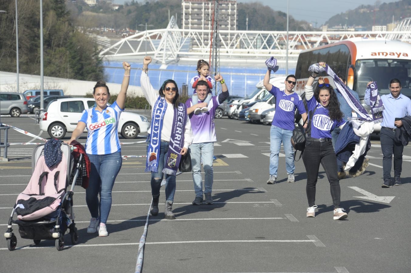 Los habitantes de Becerril de Campos se encuentran en San Sebastián donde disfrutarán de una comida en la Sidrería Salaberria con la afición realista y después estarán en las gradas animando a la Real