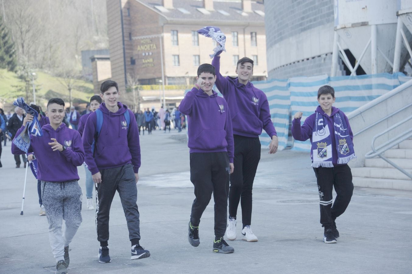 Los habitantes de Becerril de Campos se encuentran en San Sebastián donde disfrutarán de una comida en la Sidrería Salaberria con la afición realista y después estarán en las gradas animando a la Real