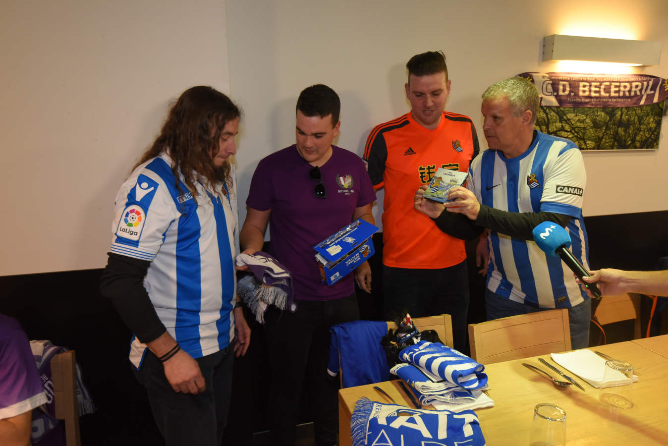 Los habitantes de Becerril de Campos se encuentran en San Sebastián para disfrutar de la invitación de la Real Sociedad.