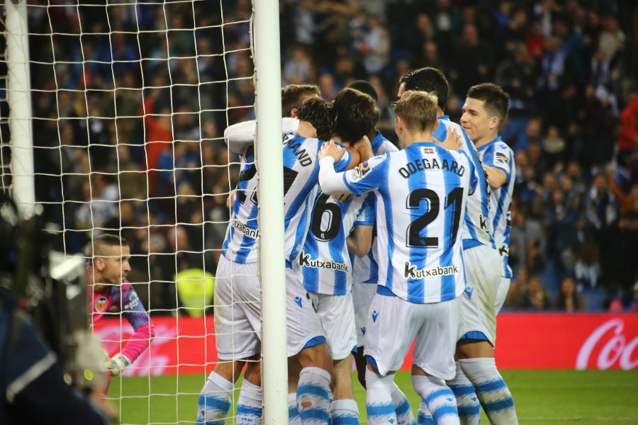 Fotos: Las mejores imágenes de la Real Sociedad contra frente al Valencia