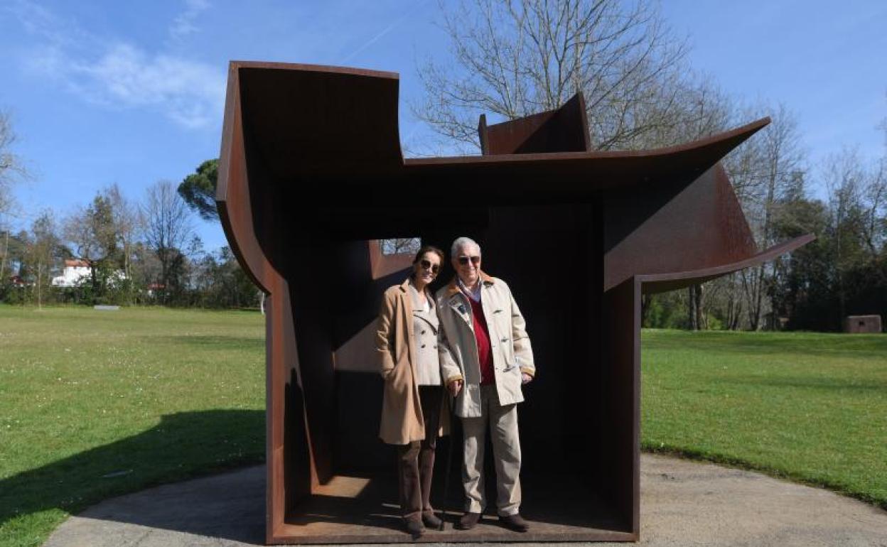Mario Vargas Llosa e Isabel Preysler, junto a 'Consejo al espacio IV' 