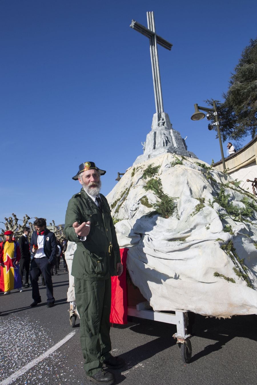 Original y divertido desfile el que se ha vivido este domingo en Hondarribia, con el sol y el buen humor como tónica dominante
