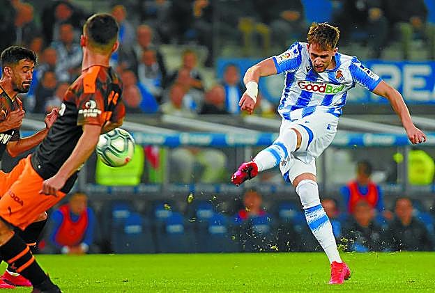 Adnan Januzaj juega, hace jugar y saca la zurda a pasear