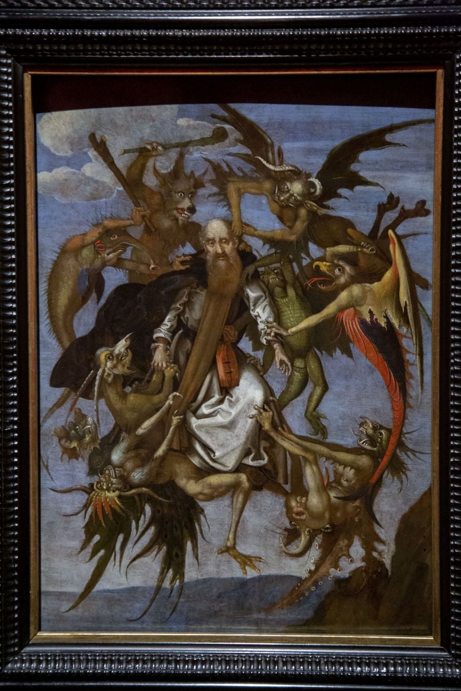 El diablo es el eje de la nueva exposición temporal que se puede ver hasta el 25 de mayo en el Museo San Telmo de San Sebastián y que se articula en torno a una única obra, 'Las tentaciones de San Antonio' de Jan Brueghel, para recrear un «tenso» universo onírico dedicado a la tentación y el pecado.