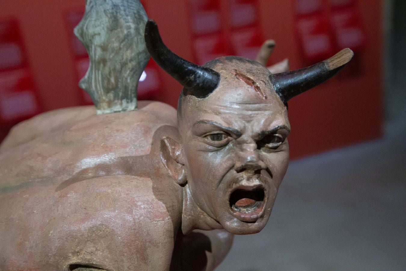 El diablo es el eje de la nueva exposición temporal que se puede ver hasta el 25 de mayo en el Museo San Telmo de San Sebastián y que se articula en torno a una única obra, 'Las tentaciones de San Antonio' de Jan Brueghel, para recrear un «tenso» universo onírico dedicado a la tentación y el pecado.