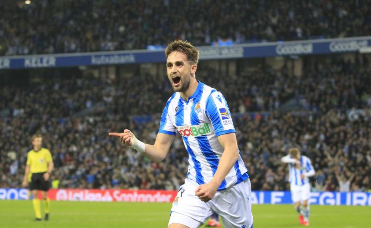 Januzj celebra el gol que ha dado la victoria a la Real. 