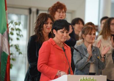 Imagen secundaria 1 - EH Bildu carga contra el Gobierno «agotado» de Urkullu durante la presentación de sus candidatos a las elecciones vascas del 5 de abril