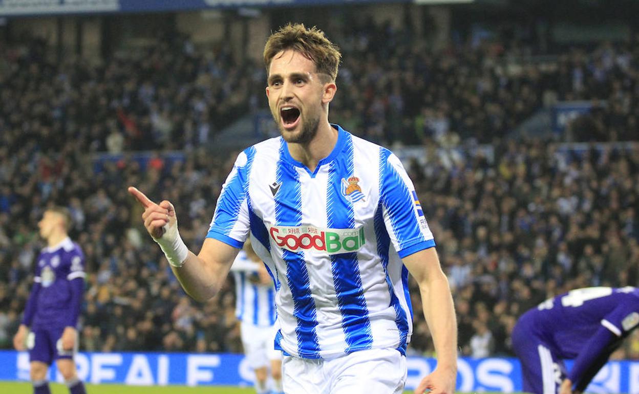 Januzaj celebra con entusiasmo el gol que dio la victoria a su equipo. 