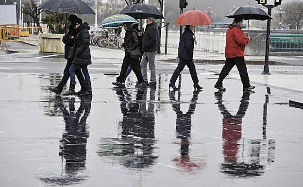 Rachas de viento de hasta 129 km/h y cuatro vuelos desviados en Loiu por la borrasca 'Jorge'