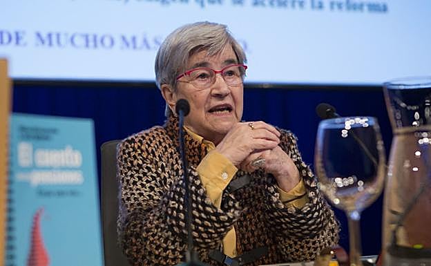 Miren Etxezarreta ofreció una charla clara, comprensible y muy bien argumentada. 