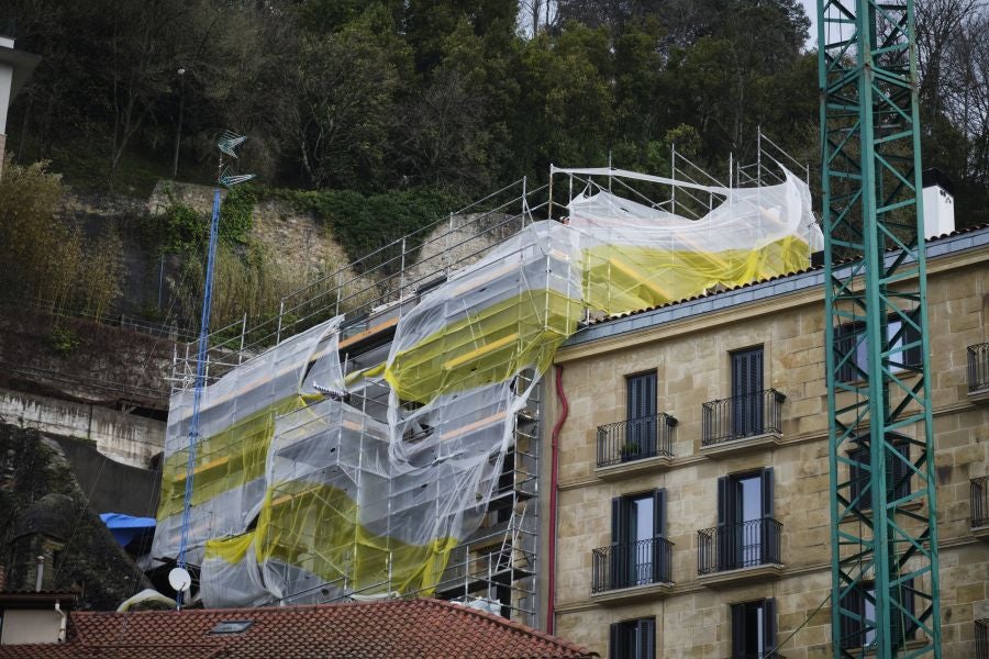 El paso de la borrasca atlántica Karine y su frente asociado, muy activo, está dejando desde esta pasada madrugada en Gipuzkoa rachas de viento de más de 100 k/h, intensas precipitaciones y fuerte oleaje.