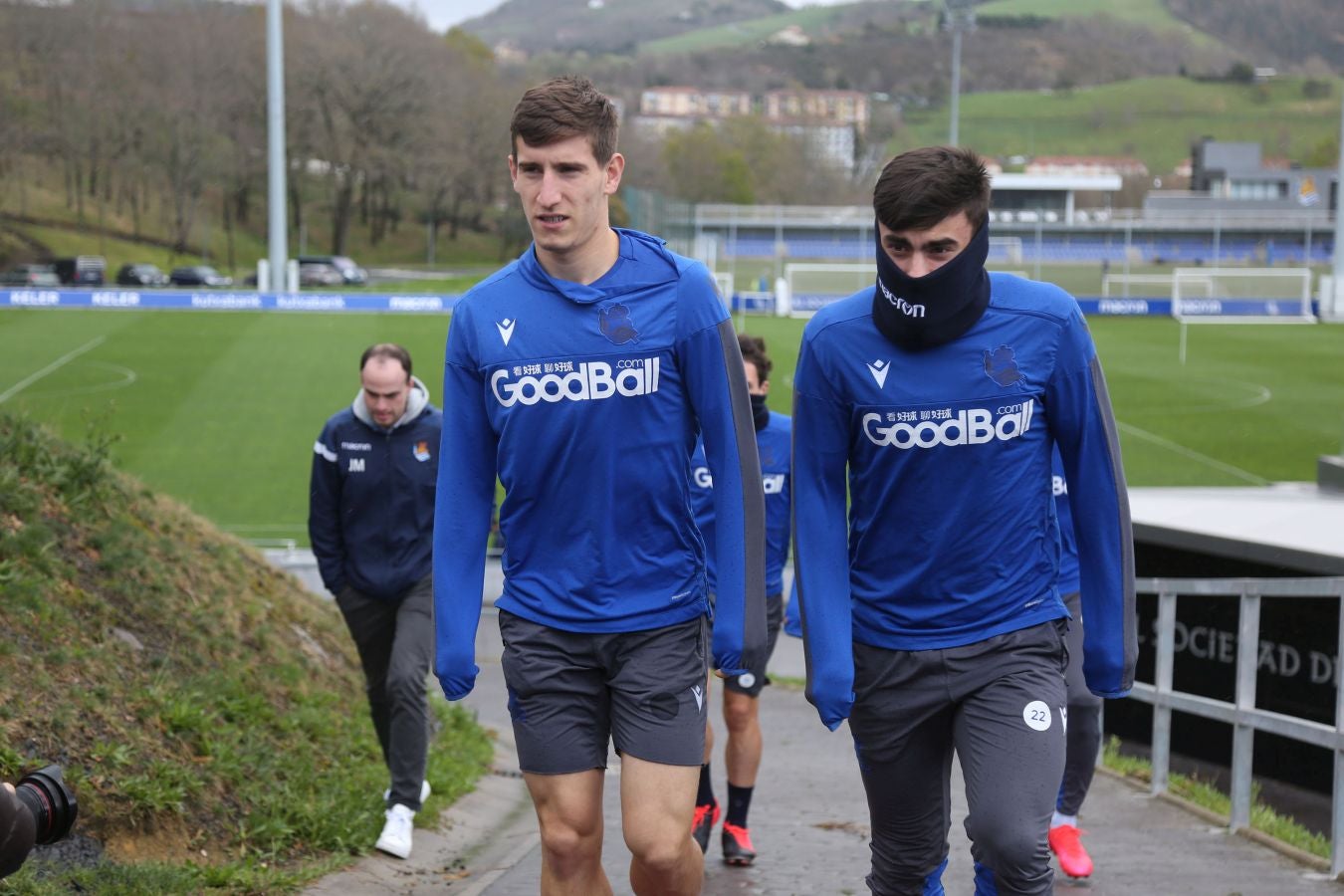 Las mejores imágenes de la plantilla txuri-urdin preparandose para el partido más importante de la temporada.