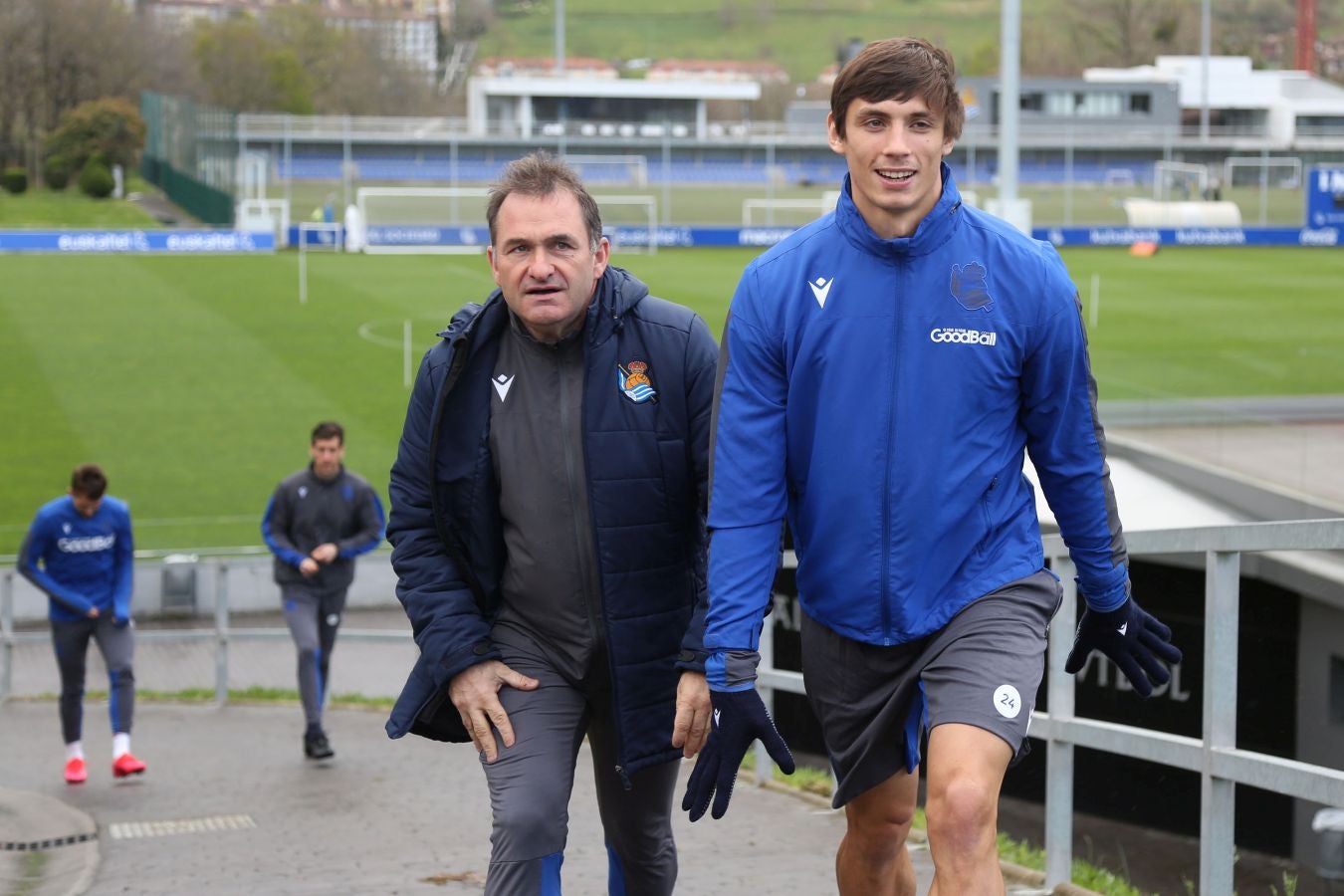 Las mejores imágenes de la plantilla txuri-urdin preparandose para el partido más importante de la temporada.