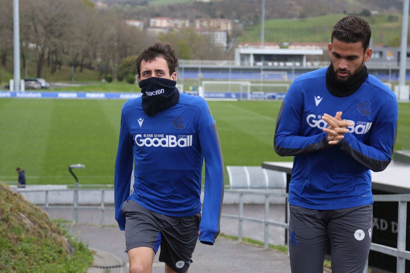 Las mejores imágenes de la plantilla txuri-urdin preparandose para el partido más importante de la temporada.