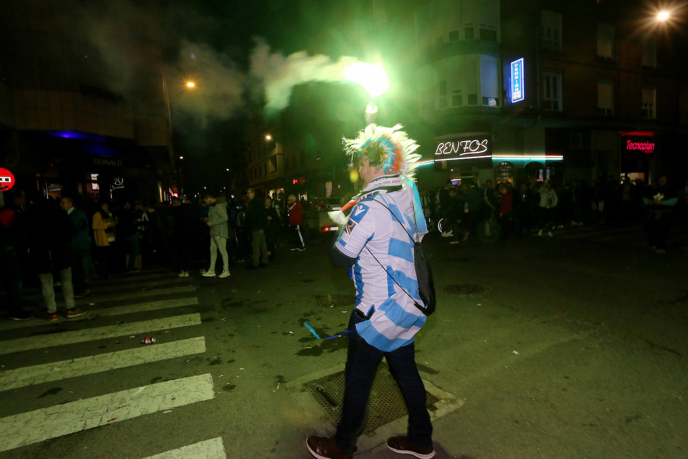 La afición de la Real Sociedad disfruta en las calles de la localidad burgalesa antes del Mirandés-Real.