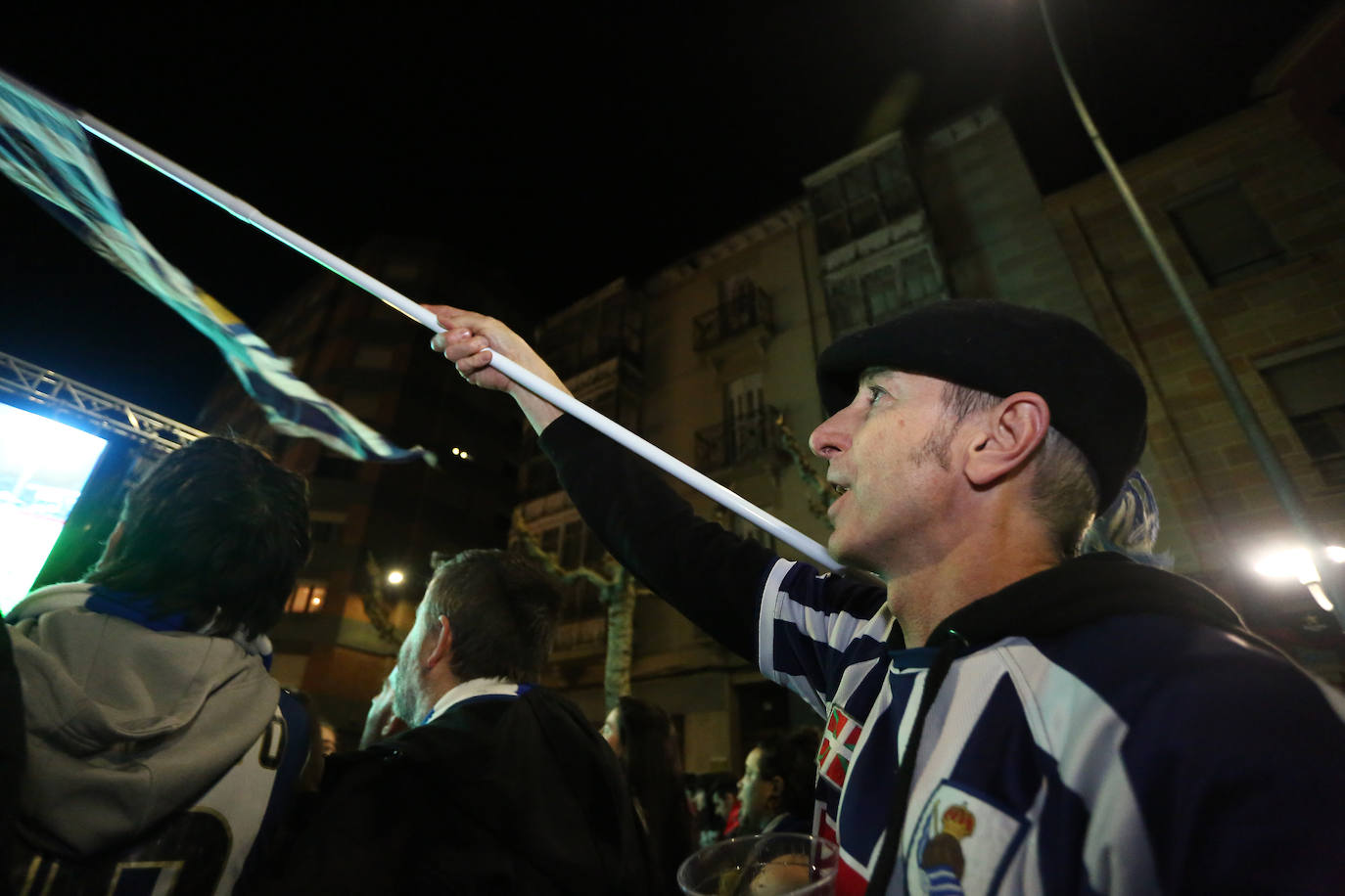 La afición de la Real Sociedad disfruta en las calles de la localidad burgalesa antes del Mirandés-Real.