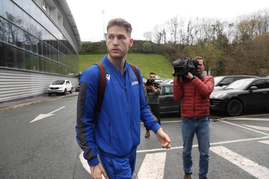 La expedición txuri urdin parte hacia Miranda. 