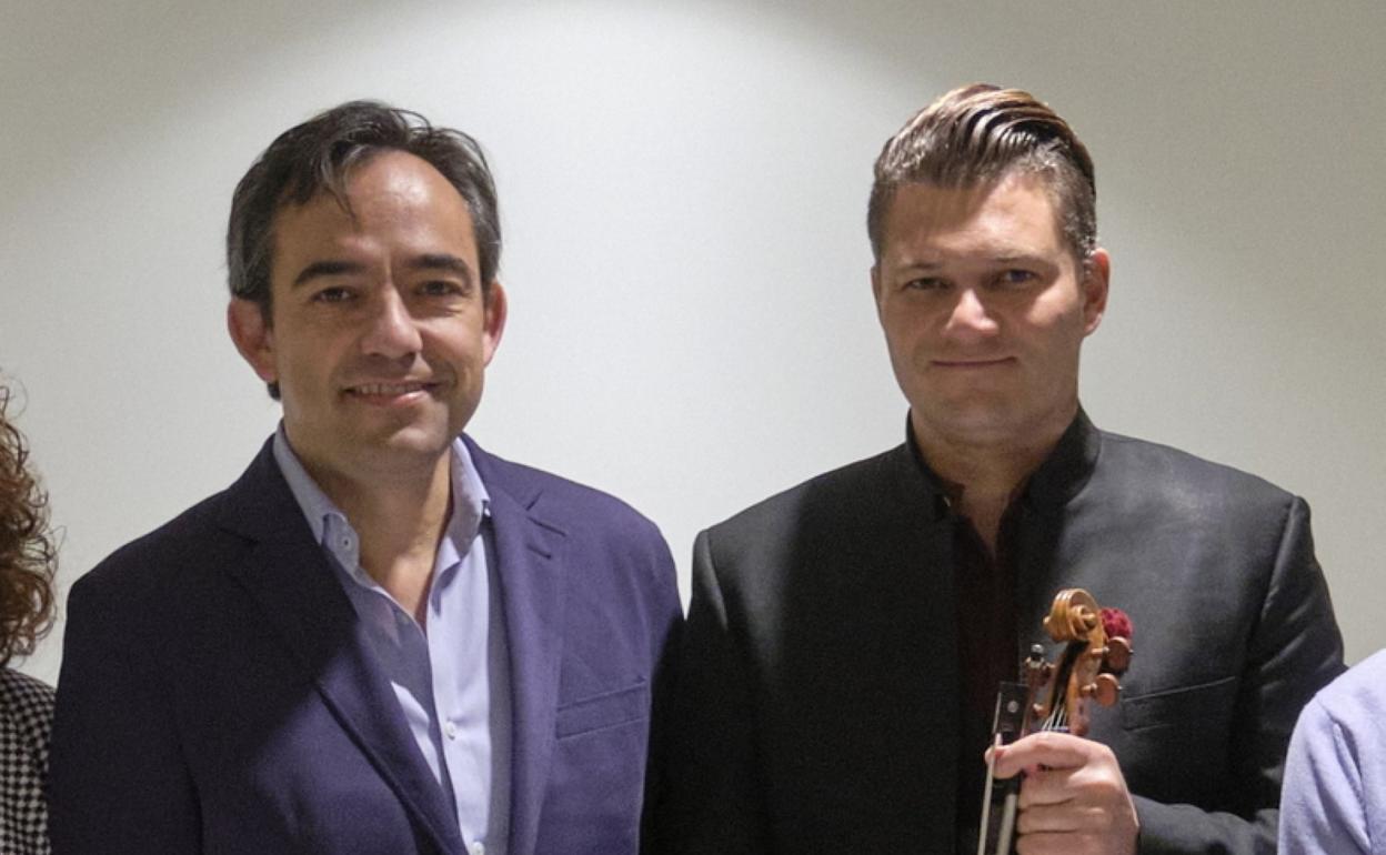 El pianista Josu Okiñena y el violinista Alexandre da Costa. 