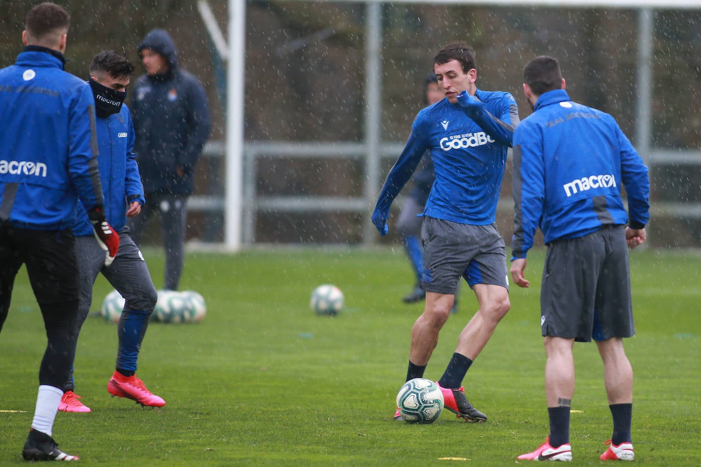 Los txuri-urdines se han ejercitado a puerta cerrada.
