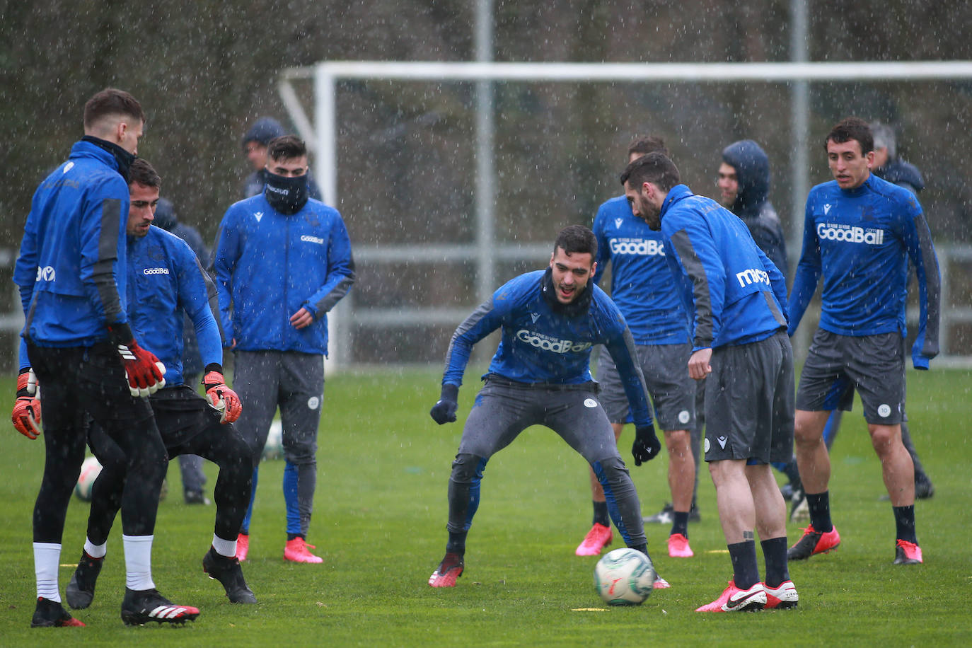 Los txuri-urdines se han ejercitado a puerta cerrada.