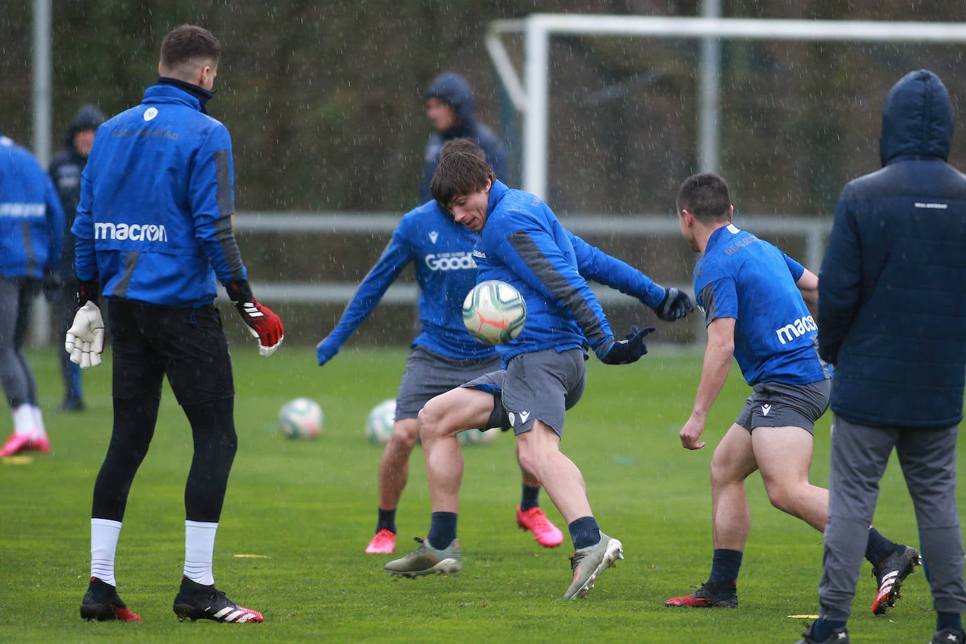 Los txuri-urdines se han ejercitado a puerta cerrada.