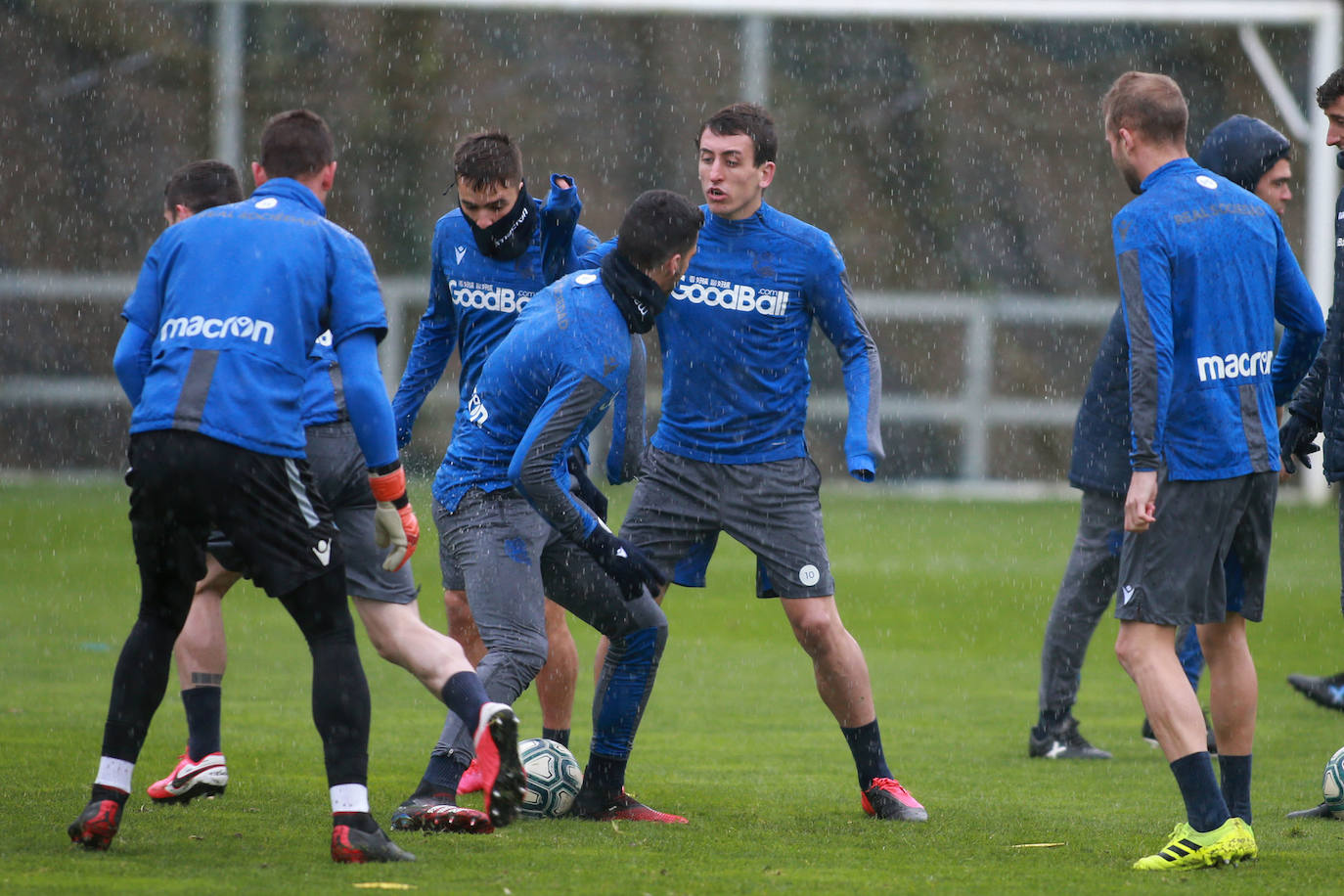 Los txuri-urdines se han ejercitado a puerta cerrada.