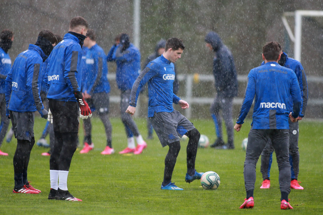 Los txuri-urdines se han ejercitado a puerta cerrada.