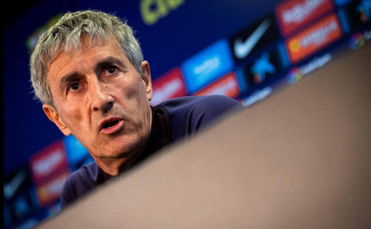 El técnico del Barcelona, Quique Setién durante la rueda de prensa previa al partido contra la Real Sociedad.