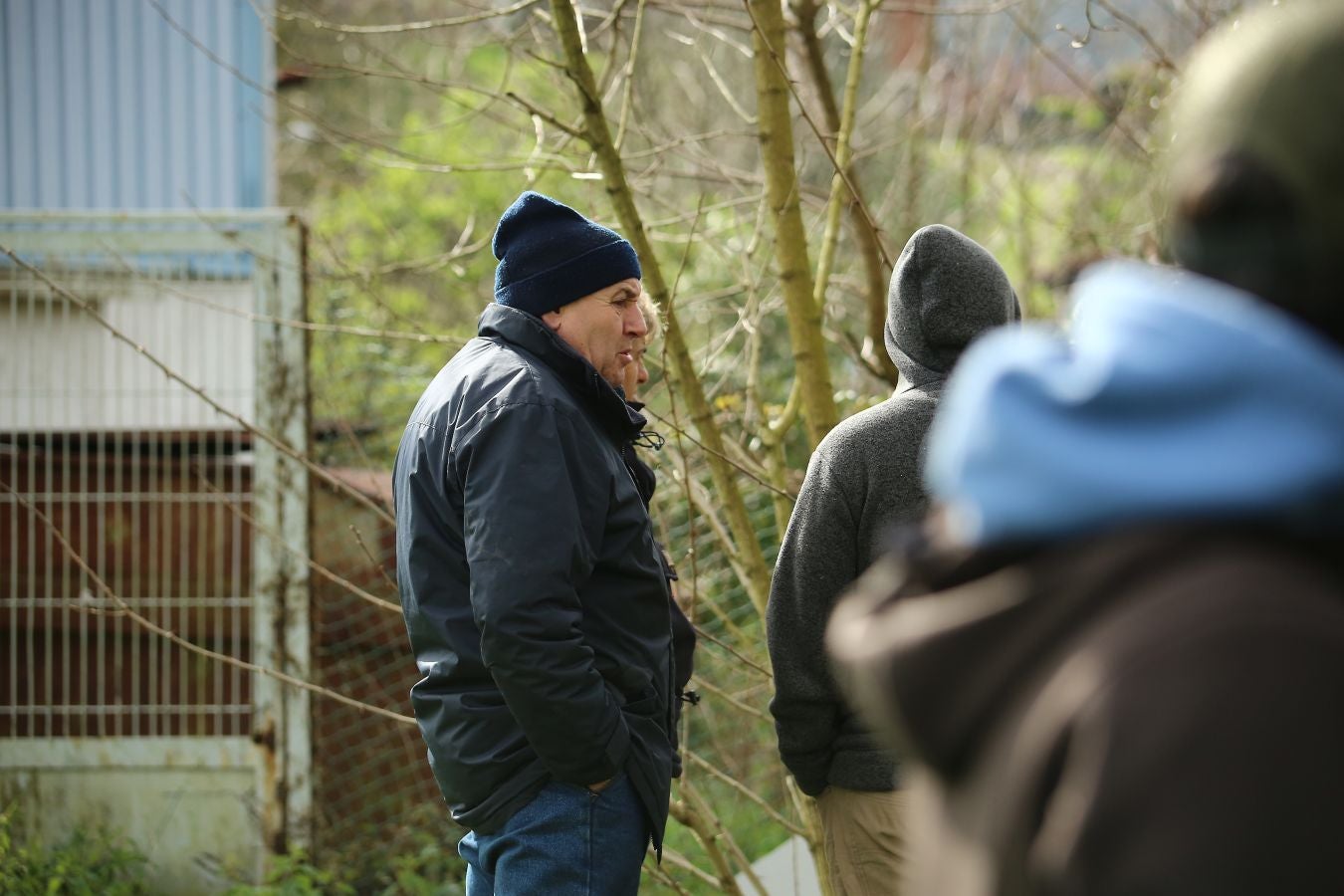 Las imágenes de la búsqueda de dos hombres de Hernani y una mujer de Vitoria que se encuentran desaparecidos tras caer con el coche al río Urumea a la altura del barrio Osinaga de Hernani.