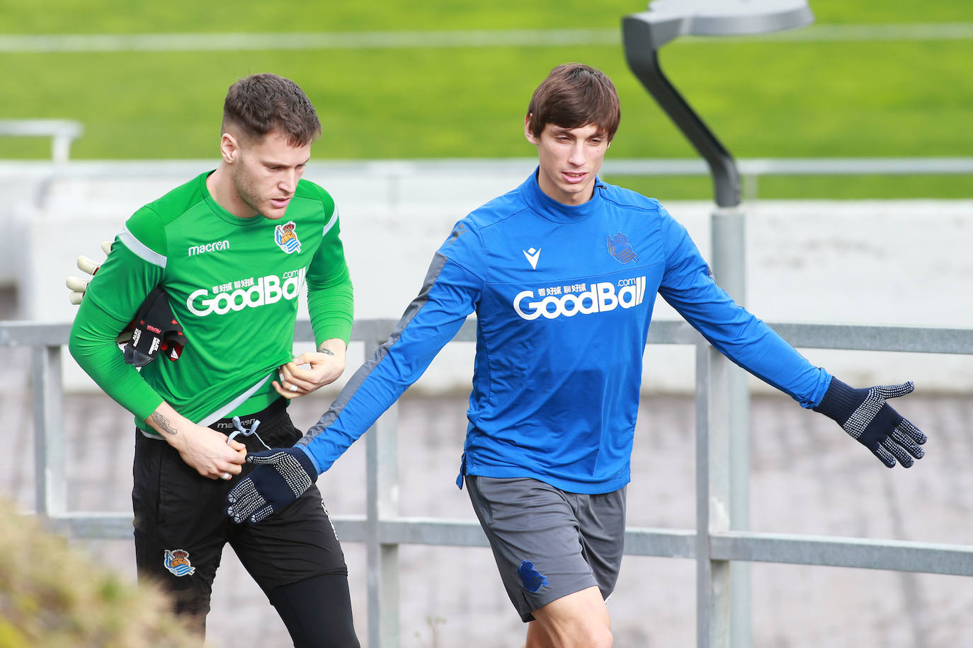 Los jugadores de la Real Sociedad han entrenado este lunes para preparar el derbi de mañana ante el Eibar en Ipurua.