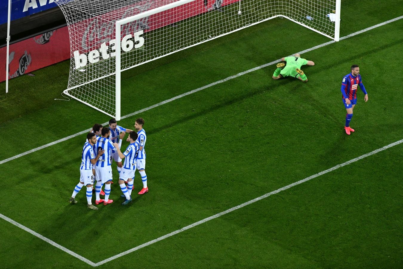 La Real se ha impuesto en el derbi guipuzcoano gracias a los goles de Oyarzabal y Willian José. Charles ha marcado por los armeros