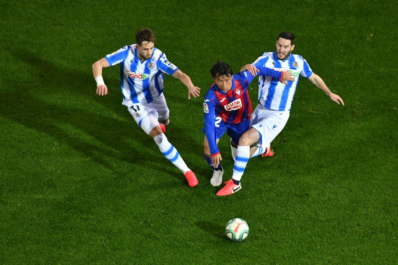 La Real se ha impuesto en el derbi guipuzcoano gracias a los goles de Oyarzabal y Willian José. Charles ha marcado por los armeros