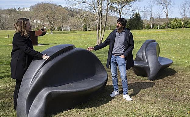 La escultura de Louise Bourgeois instalada en Chillida-Leku.