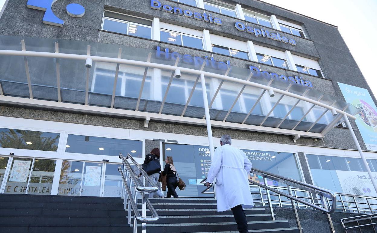 Suspendidas las vacaciones de los sanitarios del Hospital Donostia por el Coronavirus