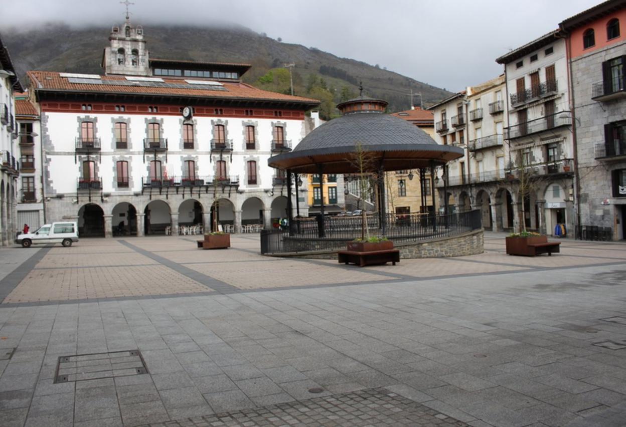 Fachada del ayuntamiento de Azpeitia. 