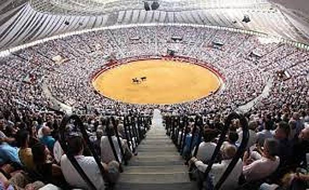 Panorámica de la plaza de toros de Illumbe