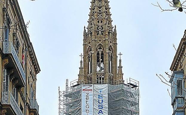 La retirada parcial de los andamios descubre la 'nueva' torre de la catedral del Buen Pastor