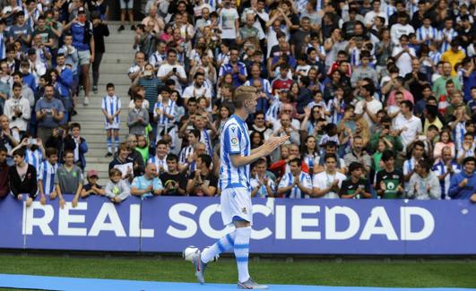 Martin Odegaard durante su presentación.